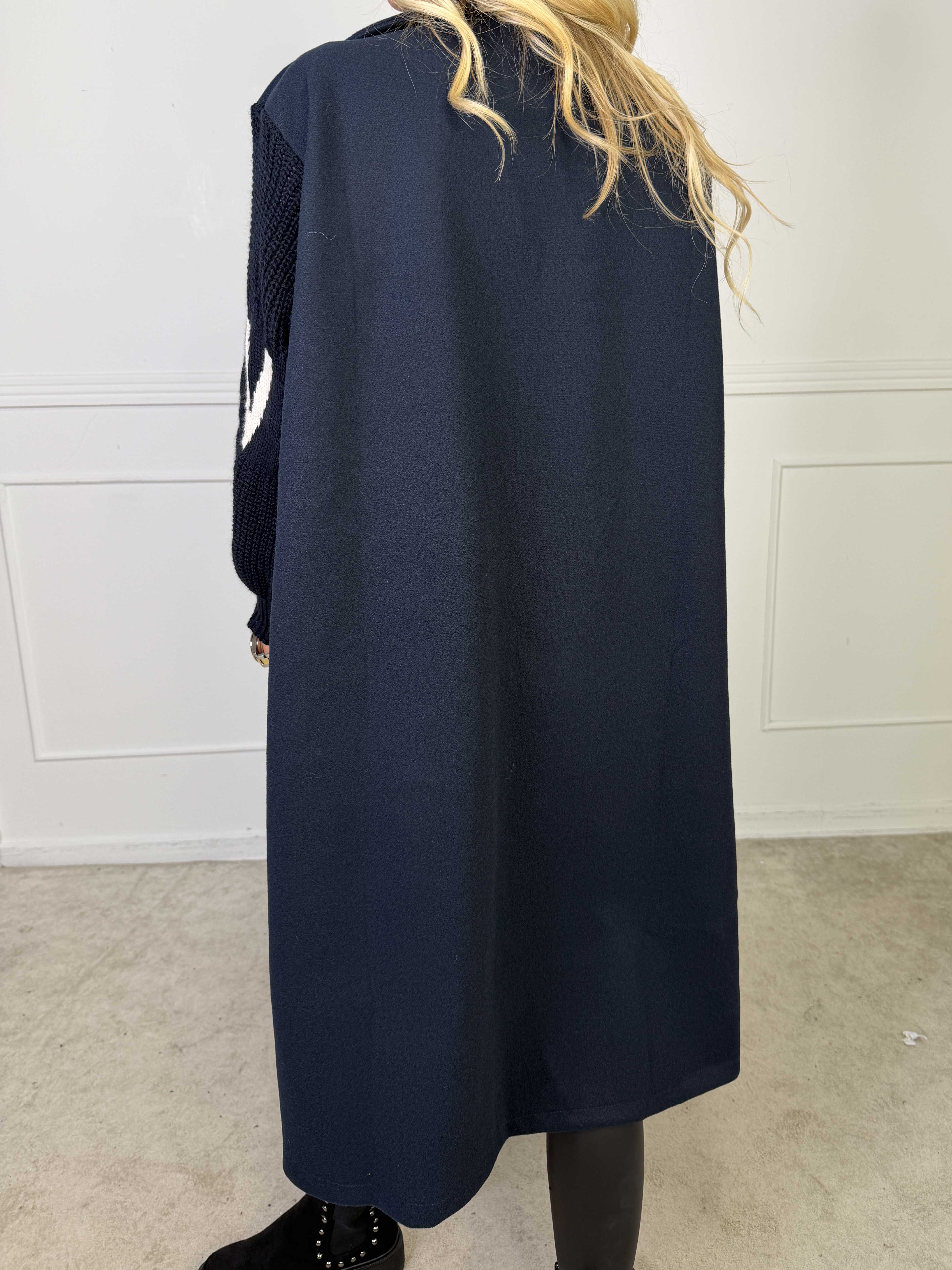 Debbie Midi - Fin kappa med stickade ärmar